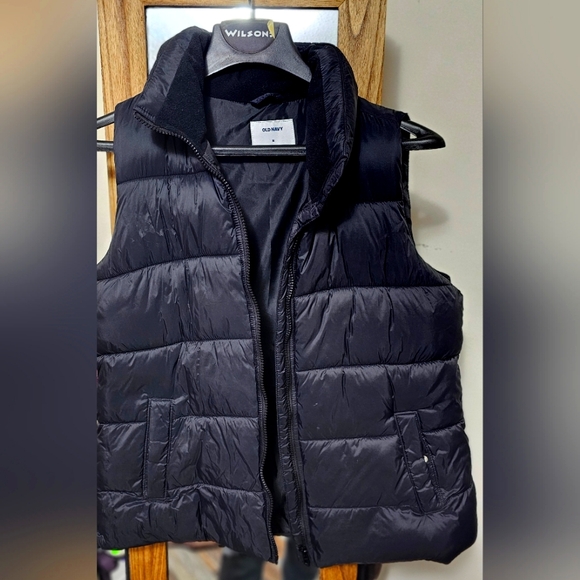 Black, size medium, old navy puffer vest - Picture 1 of 3